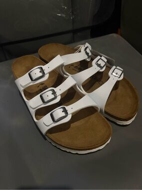 NWT  Birkenstock White Triple Strap Buckle Sandals